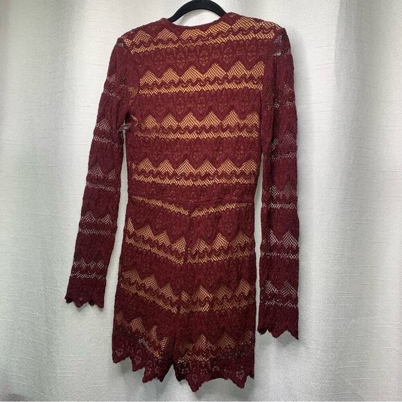 Nightcap revolve boho lace plunging romper celebrity favorite medium concert - Picture 4 of 9